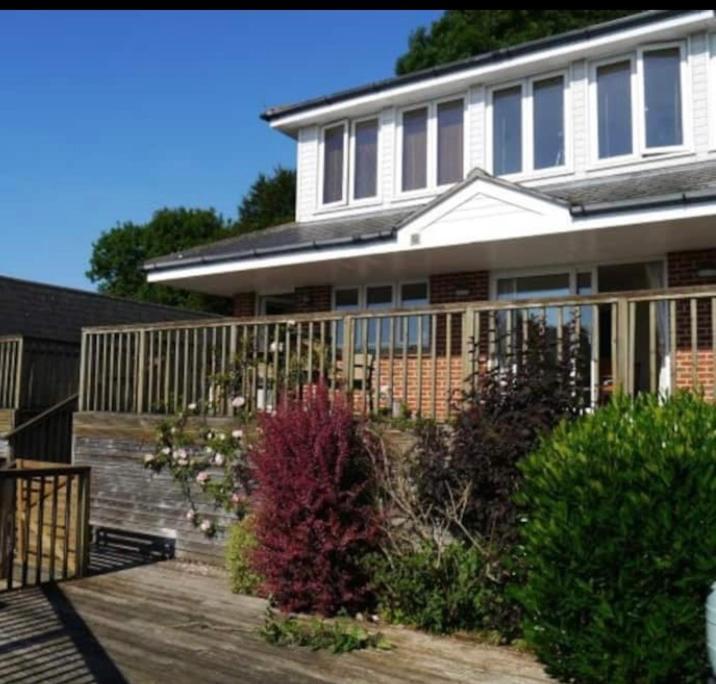 Fantastic Spacious House With Beautiful Panoramic Views Of The Bay Only A Few Minutes Walk From Beach Harbour And Restaurants This House Has 3 Bedrooms 3 Bathrooms And 2 Lovely Sitting Rooms Lyme Regis Exterior foto