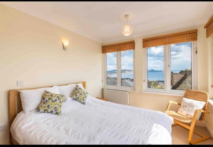 Fantastic Spacious House With Beautiful Panoramic Views Of The Bay Only A Few Minutes Walk From Beach Harbour And Restaurants This House Has 3 Bedrooms 3 Bathrooms And 2 Lovely Sitting Rooms Lyme Regis Exterior foto