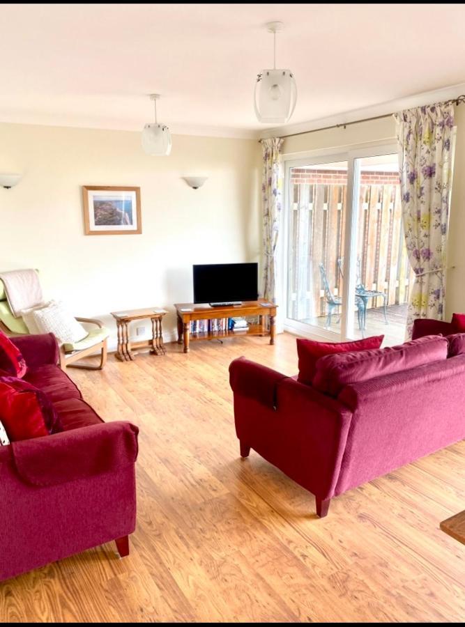 Fantastic Spacious House With Beautiful Panoramic Views Of The Bay Only A Few Minutes Walk From Beach Harbour And Restaurants This House Has 3 Bedrooms 3 Bathrooms And 2 Lovely Sitting Rooms Lyme Regis Exterior foto